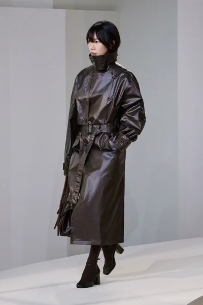 Look 12